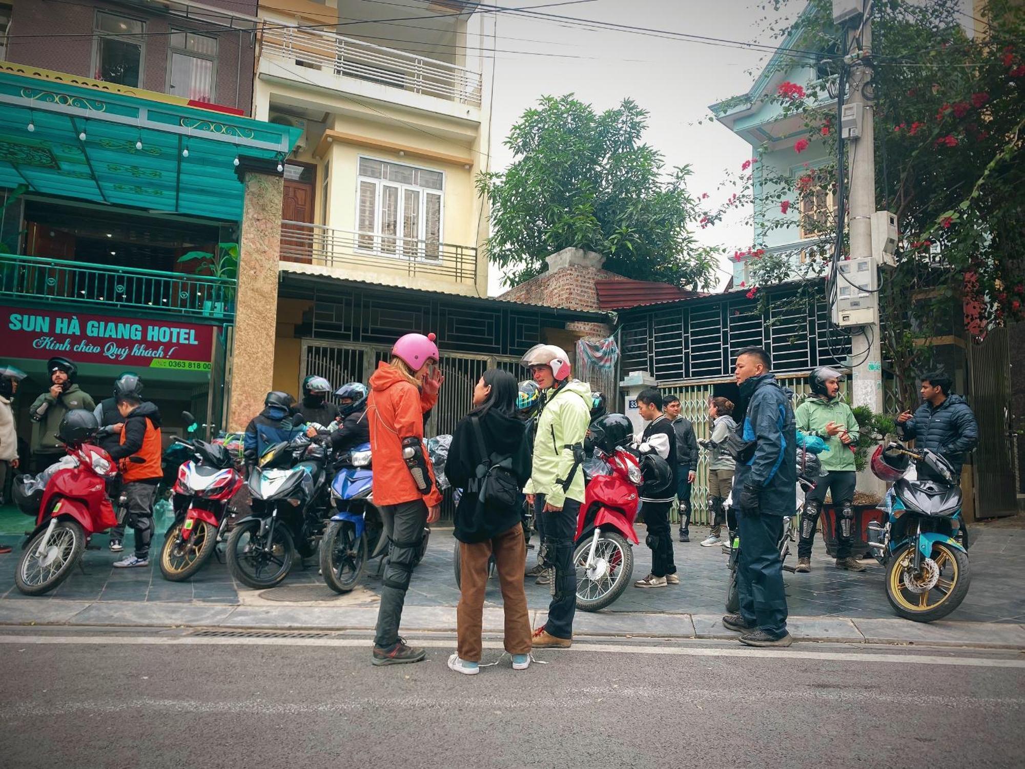 Sun Ha Giang Hotel-Tours-Motorbike Rental Buitenkant foto